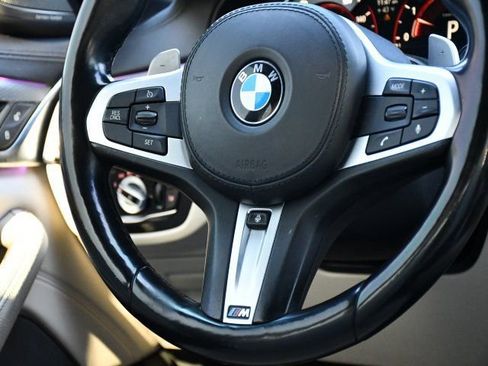 Used 2018 BMW M550i xDrive image 19