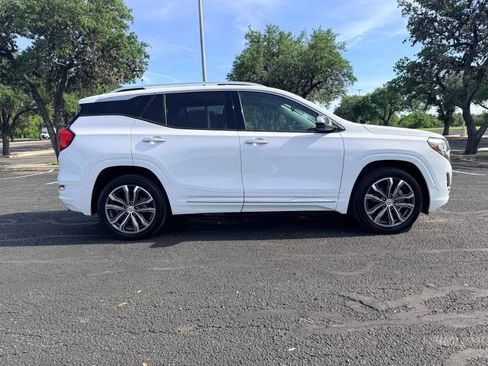 Used 2019 GMC Terrain Denali w/ Advanced Safety Package AWD/4WD image 9