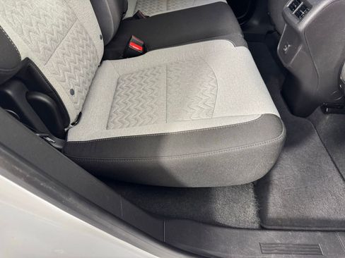 Used 2023 Chevrolet Equinox LT FWD image 28