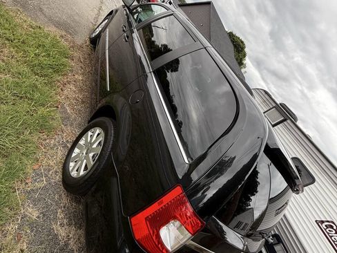 Used 2014 Chrysler Town & Country Touring image 4