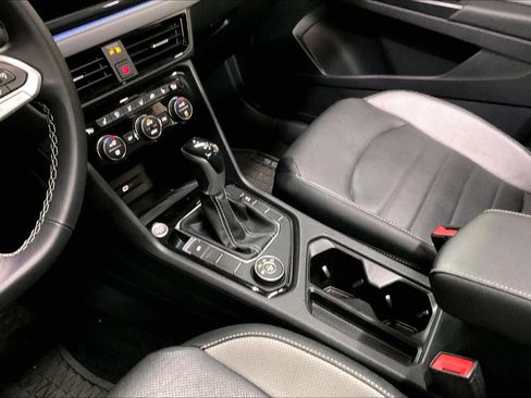 Used 2022 Volkswagen Taos SEL image 19