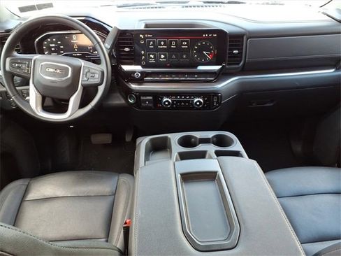 Used 2025 GMC Sierra 1500 SLT image 10
