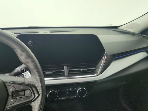 Certified 2025 Chevrolet Trax LT FWD image 18