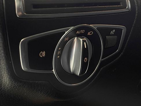 Used 2019 Mercedes-Benz GLC 300 4MATIC w/ AMG Line image 17