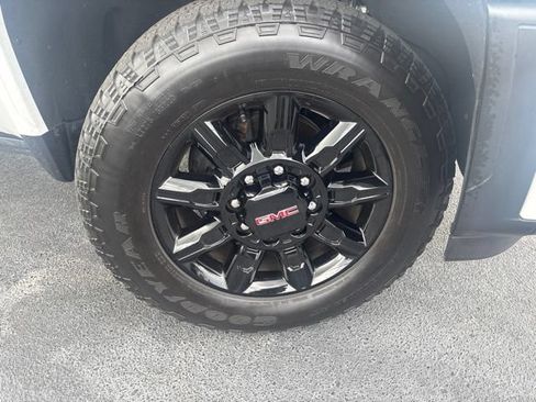 Used 2024 GMC Sierra 2500 AT4 w/ AT4 Premium Plus Package AWD/4WD image 4