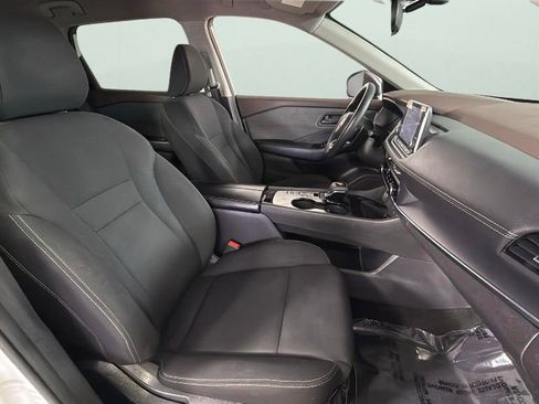 Used 2023 Nissan Rogue S image 33