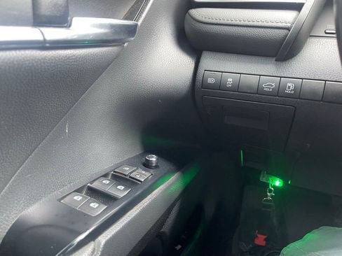 Used 2020 Toyota Camry XSE FWD image 12