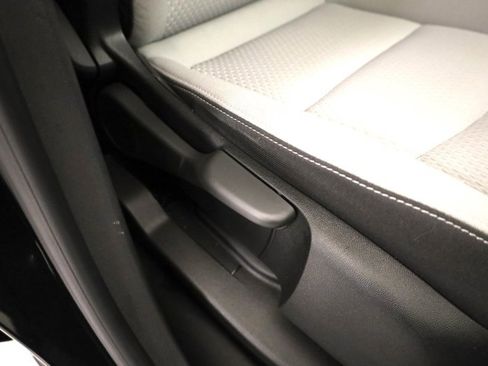 Used 2023 GMC Terrain SLE w/ Driver Convenience Package image 32