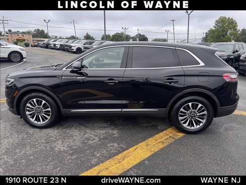 Certified 2022 Lincoln Nautilus AWD w/ Premium Package image 2