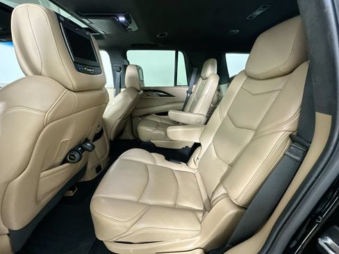 Used 2018 Cadillac Escalade Platinum AWD/4WD image 36