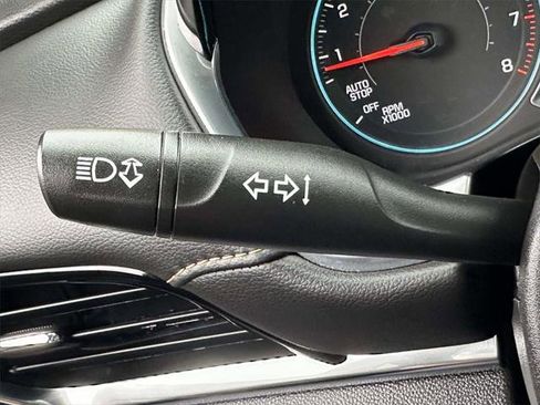 Used 2021 Chevrolet Traverse LT image 35