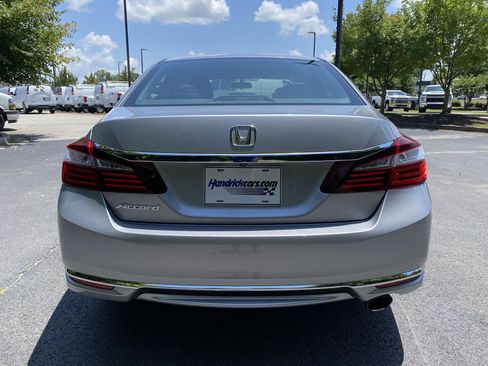 Used 2017 Honda Accord LX image 8