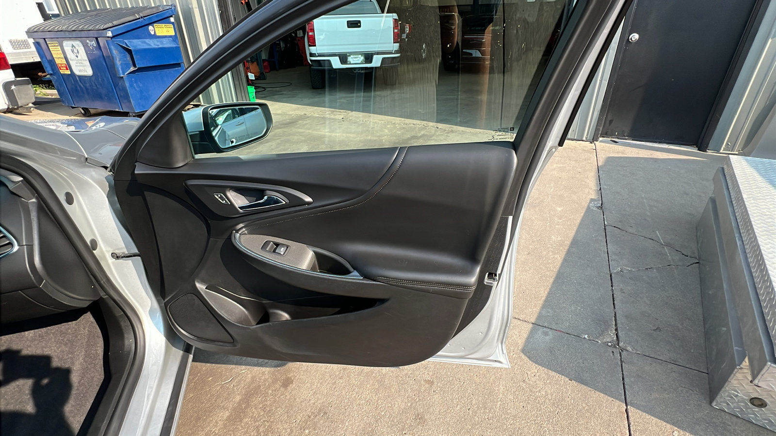 Used 2020 Chevrolet Malibu LT w/ Leather Package FWD image 19