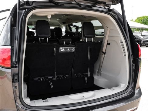Used 2018 Chrysler Pacifica Touring-L Plus w/ Advanced Safetytec Group FWD image 57