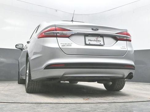 Used 2018 Ford Fusion SE image 31