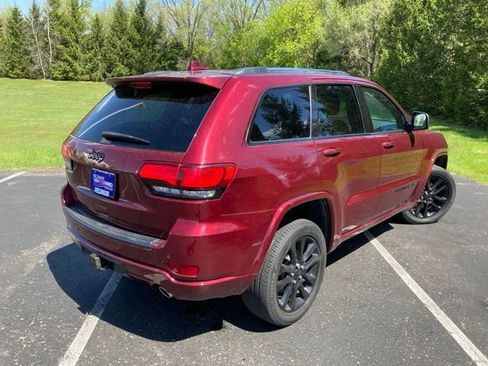 Used 2021 Jeep Grand Cherokee Altitude AWD/4WD image 3