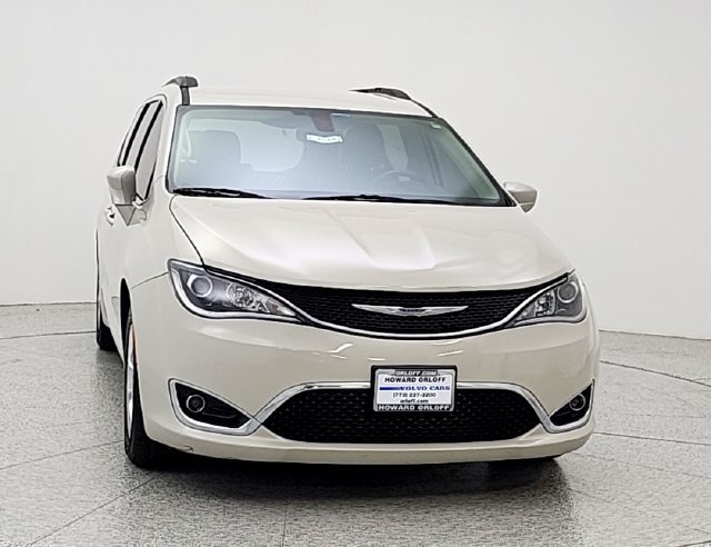 Used 2017 Chrysler Pacifica Touring-L w/ Tire & Wheel Group FWD image 2