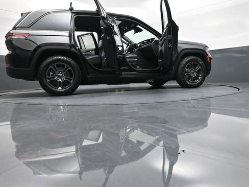 Used 2024 Jeep Grand Cherokee Trailhawk image 49