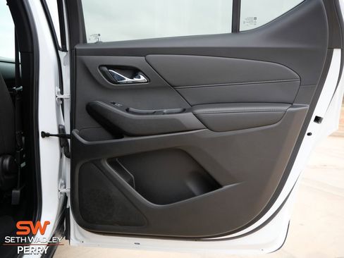 Used 2023 Chevrolet Traverse LT image 12