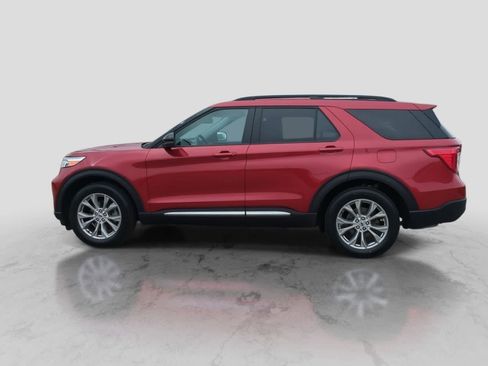 Certified 2024 Ford Explorer XLT w/ Equipment Group 202A AWD/4WD image 5