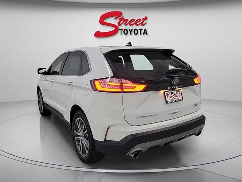 Used 2021 Ford Edge Titanium FWD image 2