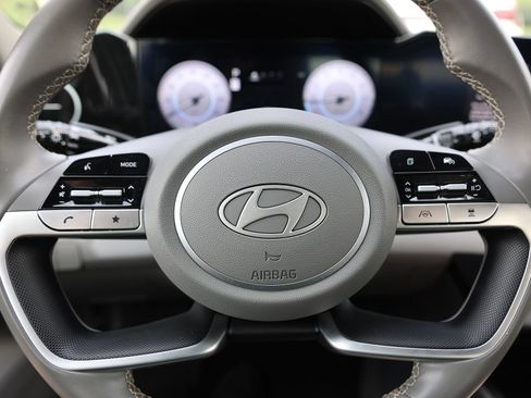 Certified 2025 Hyundai Elantra SEL FWD image 32