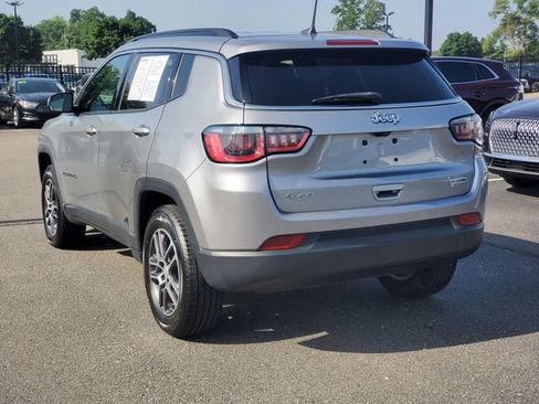 Used 2017 Jeep Compass Latitude w/ Popular Equipment Group AWD/4WD image 3