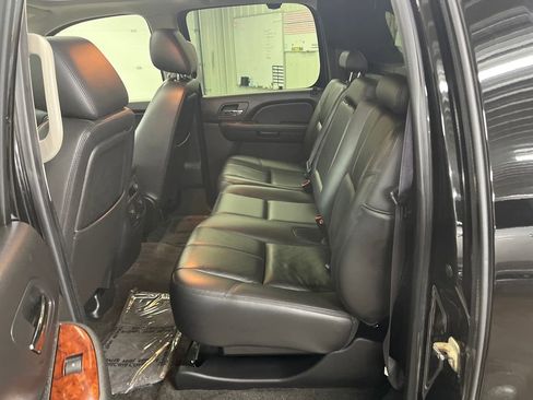 Used 2011 Chevrolet Avalanche LT w/ Luxury Package image 15