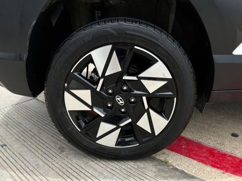 Used 2024 Hyundai Kona SEL AWD/4WD image 8