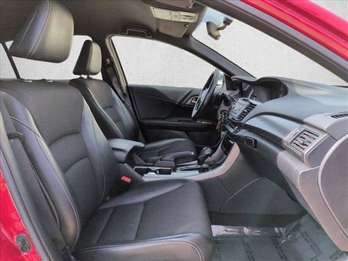 Used 2017 Honda Accord Sport image 19