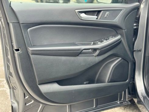 Certified 2024 Ford Edge SE w/ Black Appearance Package image 11