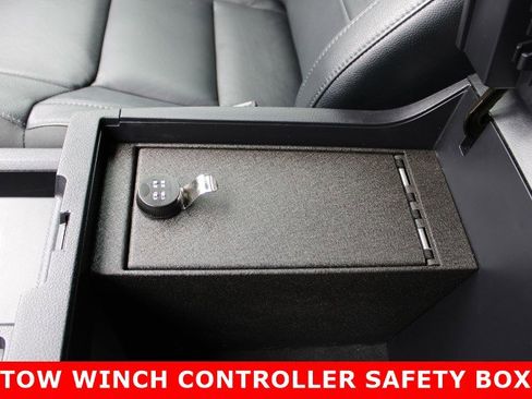 Used 2021 Toyota Tundra SR5 w/ SR5 Leather Package AWD/4WD image 28