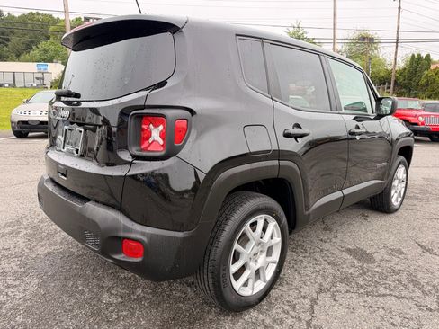 Used 2023 Jeep Renegade Latitude AWD/4WD image 5