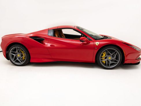 Certified 2022 Ferrari F8 Tributo RWD image 24