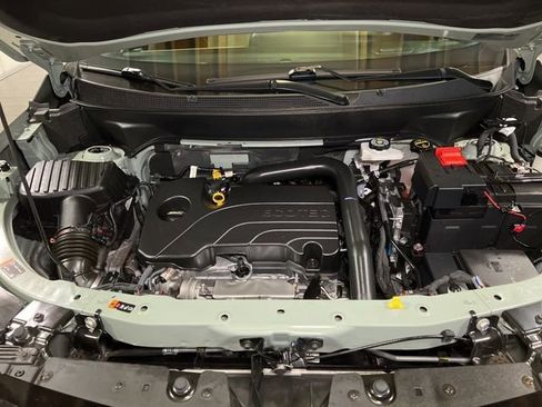Used 2025 Chevrolet Equinox ACTIV w/ Safety and Technology Package image 18