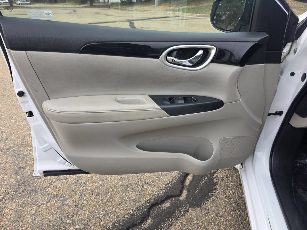 Used 2016 Nissan Sentra SV w/ Style Package FWD image 13