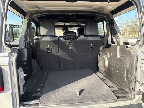 Used 2019 Jeep Wrangler Unlimited Sahara w/ Quick Order Package 24M Moab image 33