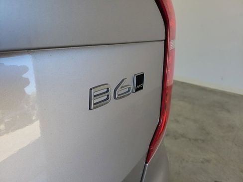 Used 2023 Volvo XC90 B6 Plus image 8