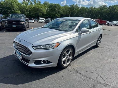 Used 2013 Ford Fusion SE FWD image 3