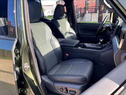 Used 2025 Lexus GX 550 w/ Accessory Package (2T) image 10