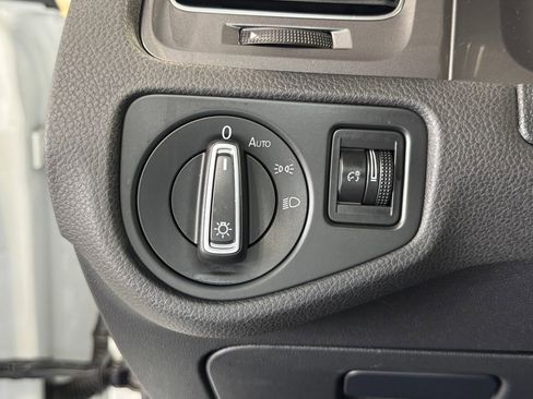 Used 2016 Volkswagen e-Golf SE w/ DC Fast Charging Package FWD image 16