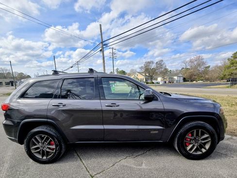 Used 2016 Jeep Grand Cherokee Laredo 75th Anniversary image 1
