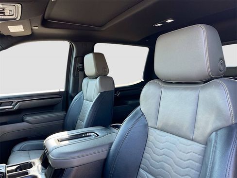 Used 2022 Chevrolet Silverado 1500 ZR2 w/ Technology Package image 19