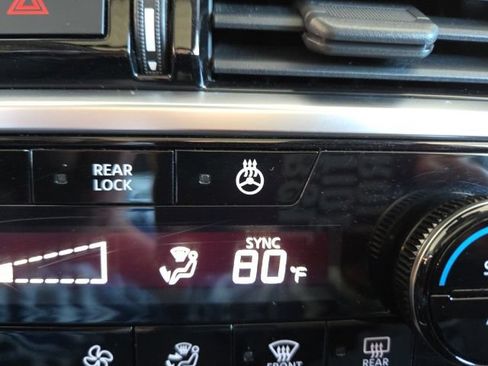 Used 2022 Nissan Pathfinder SL AWD/4WD image 10