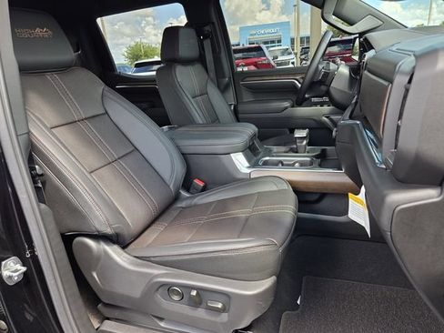 Certified 2026 Chevrolet Silverado 1500 High Country w/ Midnight Edition AWD/4WD image 17