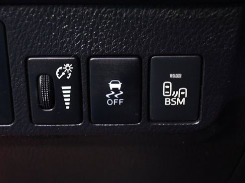 Used 2015 Toyota RAV4 Limited w/ Technology Package AWD/4WD image 25