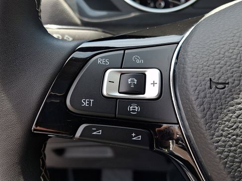 Used 2021 Volkswagen Tiguan SE w/ Panoramic Sunroof Package AWD/4WD image 21