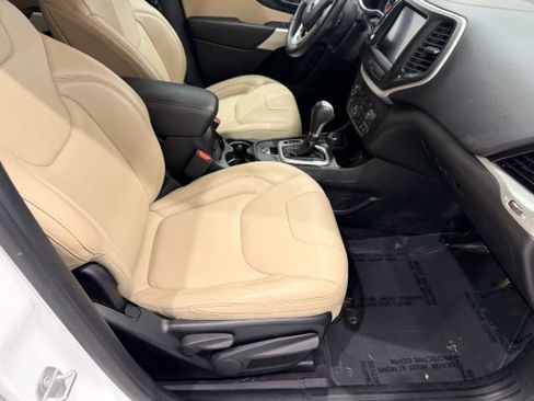 Used 2018 Jeep Cherokee Limited AWD/4WD image 30