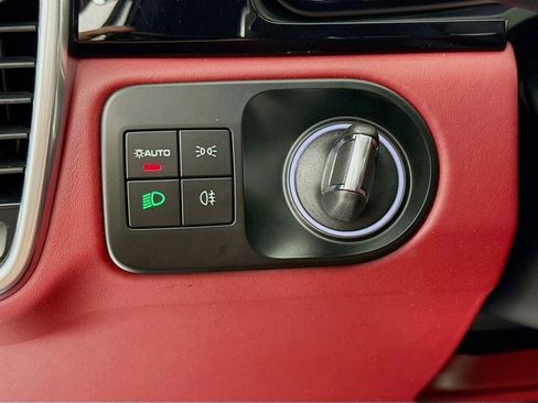 Certified 2023 Porsche Cayenne Platinum Edition w/ Premium Package Plus (PIA) AWD/4WD image 15