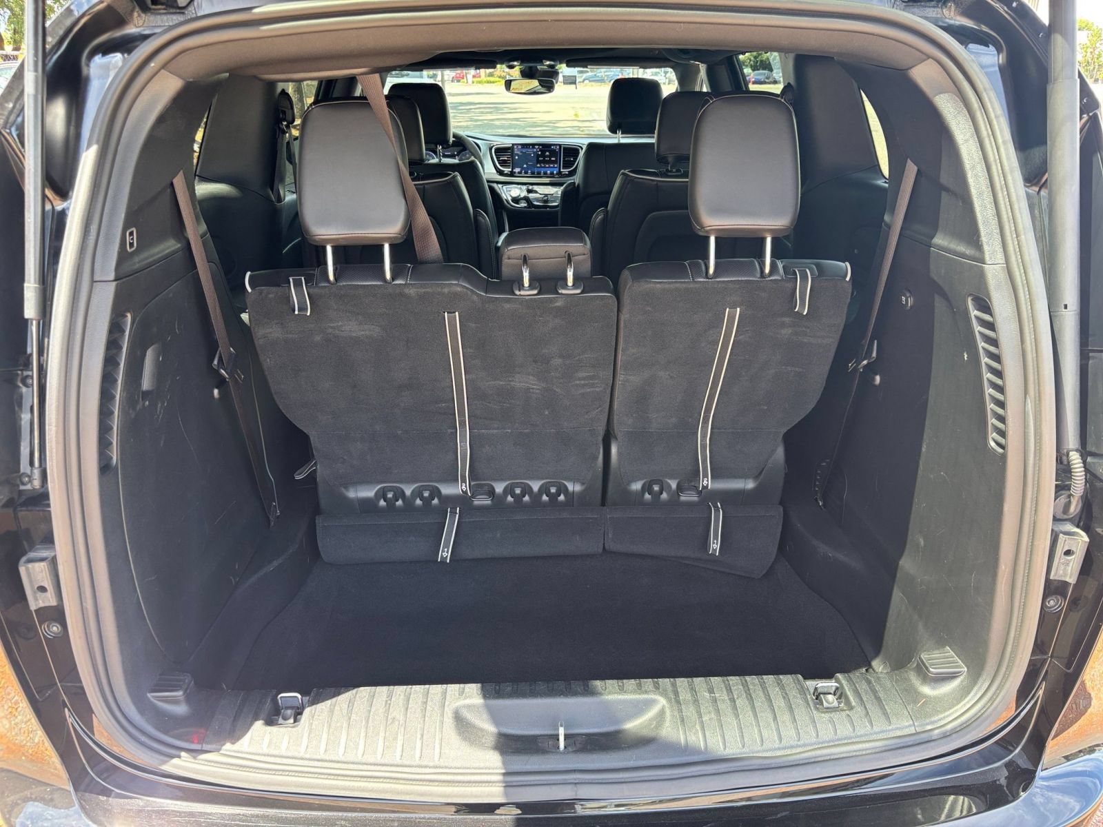 Used 2025 Chrysler Pacifica Limited FWD image 35